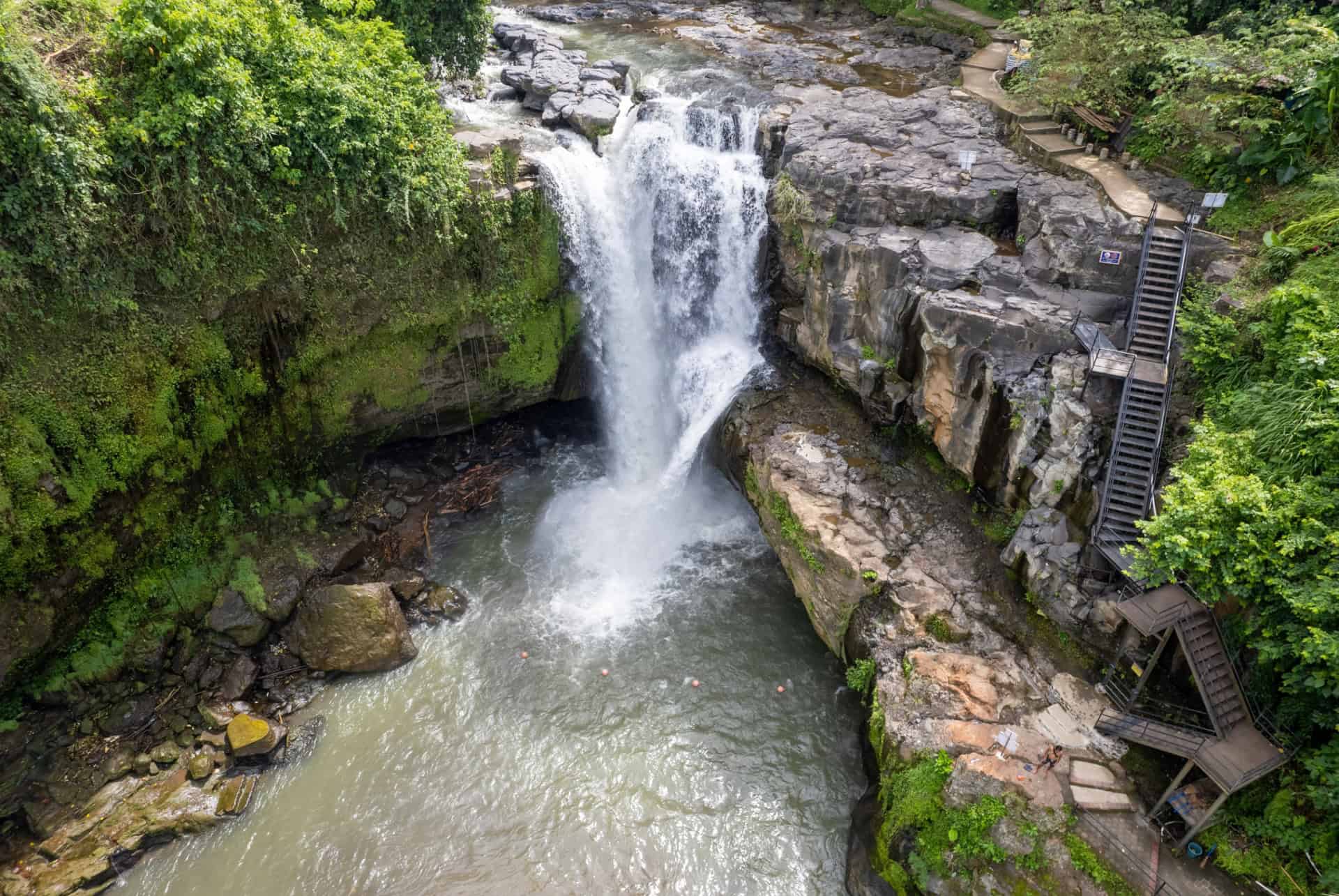 La cascade de Tegenungan