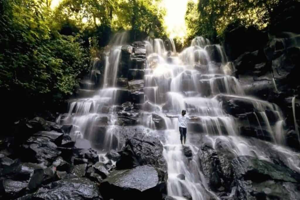 Cascades, temple de l'eau et rizières