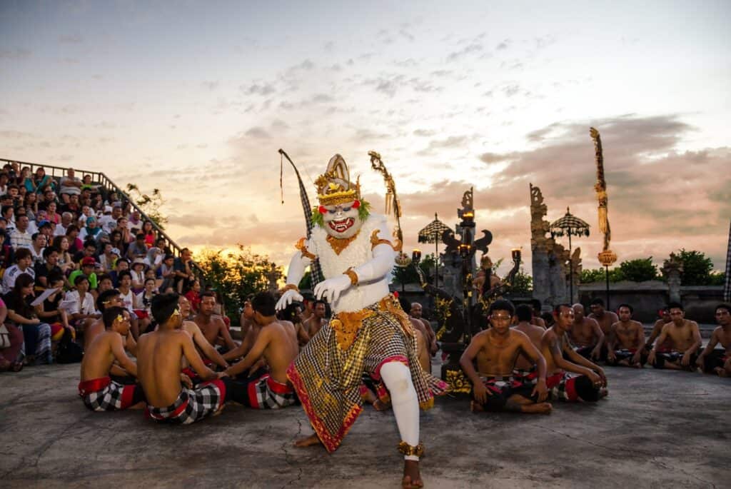 Temple d'Uluwatu : spectacle de danse Kecak