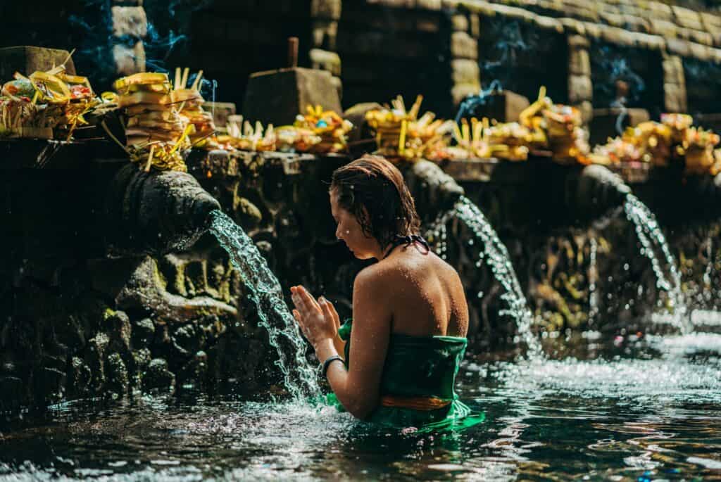Visite du temple Tirta Empul avec purification spirituelle en option