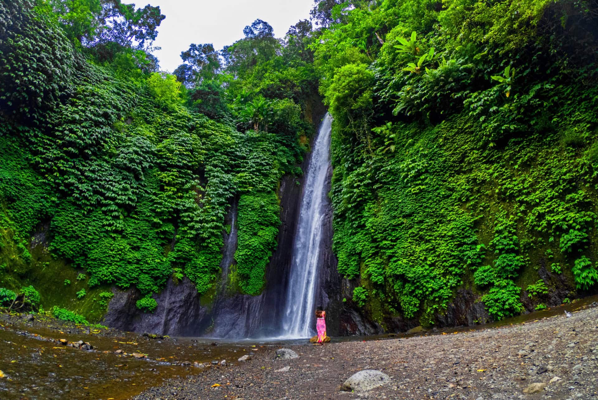cascade de red coral