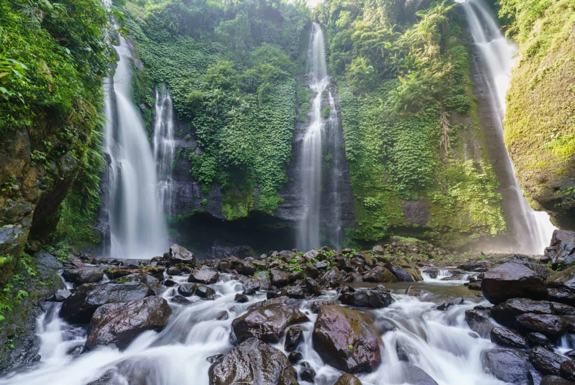 chutes eau sekumpul chutes eau sekumpul