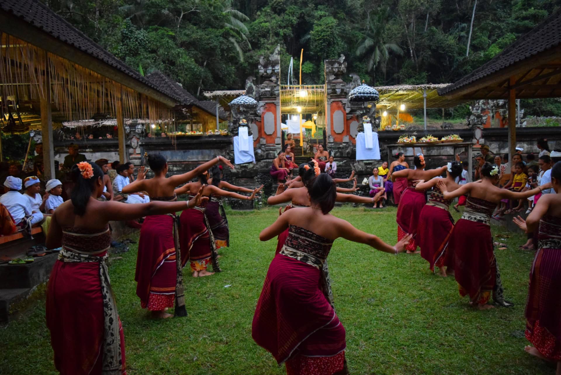 tenganan pegeringsingan danse tenganan pegeringsingan danse