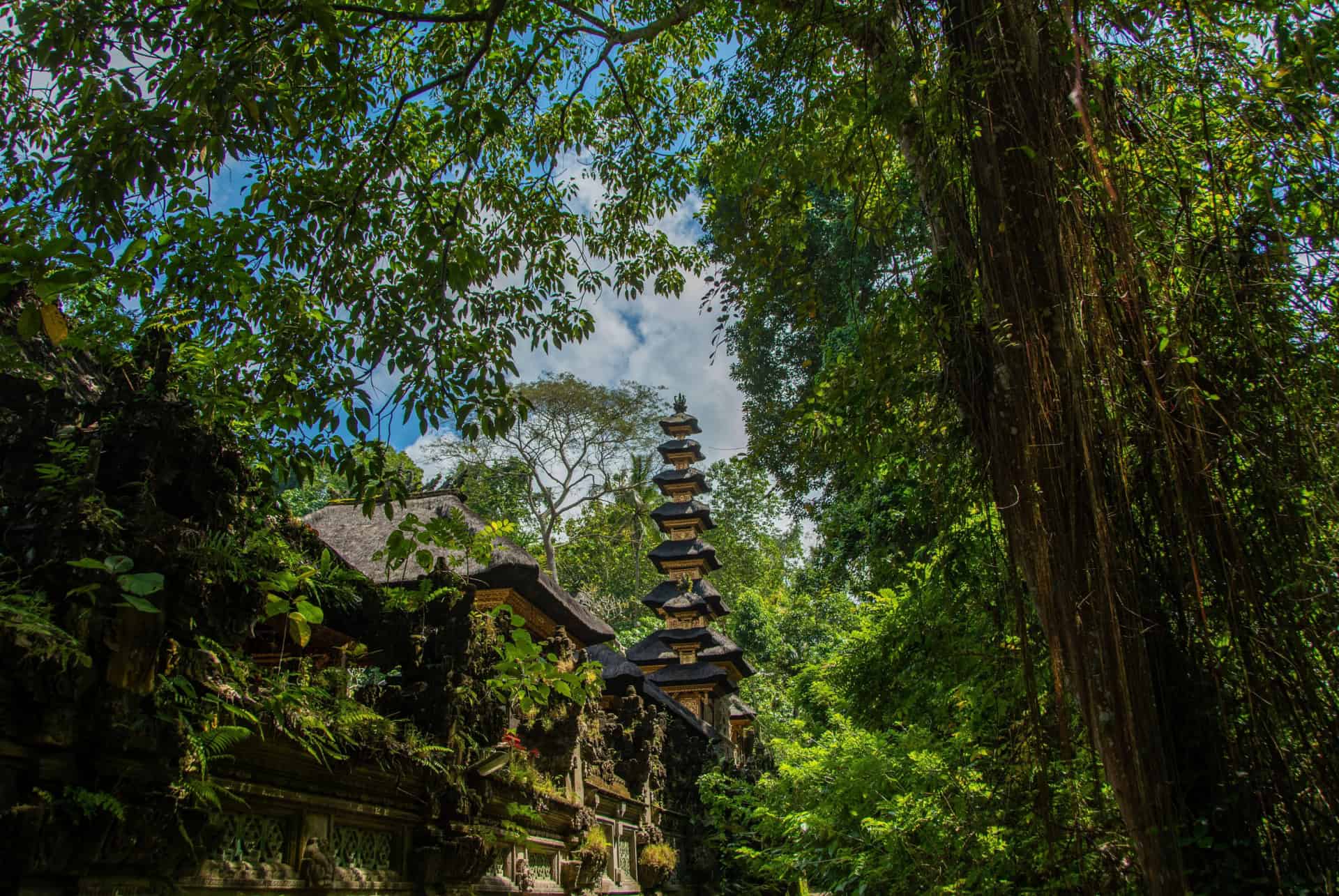 pura gunung lebah ubud