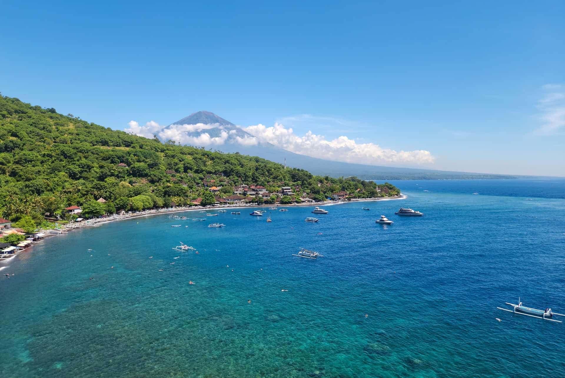 jemeluk bay