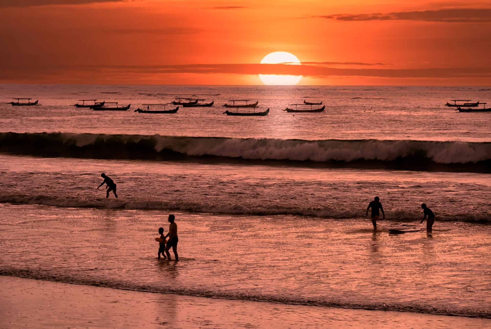 kuta beach coucher de soleil