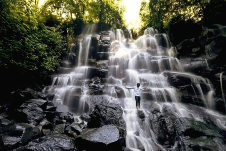 Cascades, temple de l'eau et rizières en terrasses en visite privée