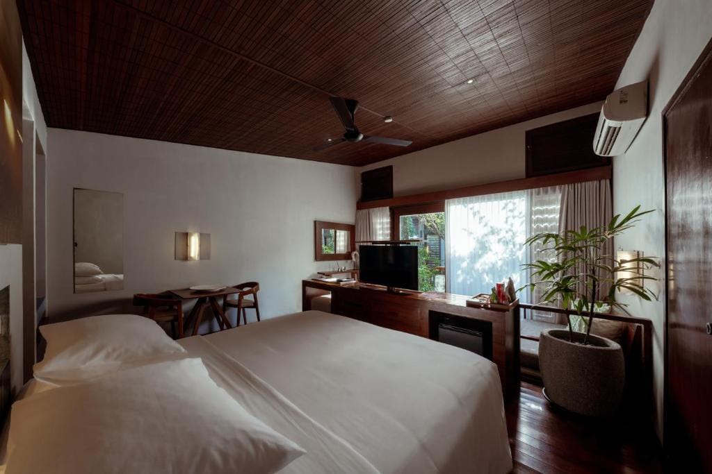 hotel komune beach club