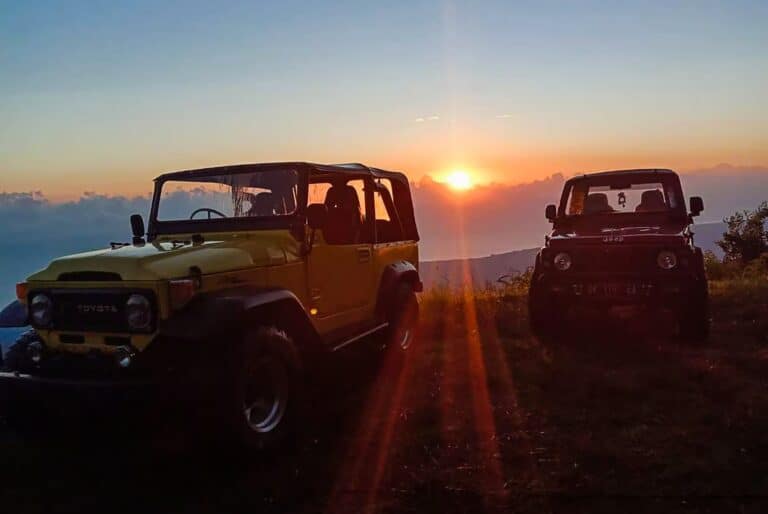 Visite privée en jeep au lever du soleil et sources chaudes