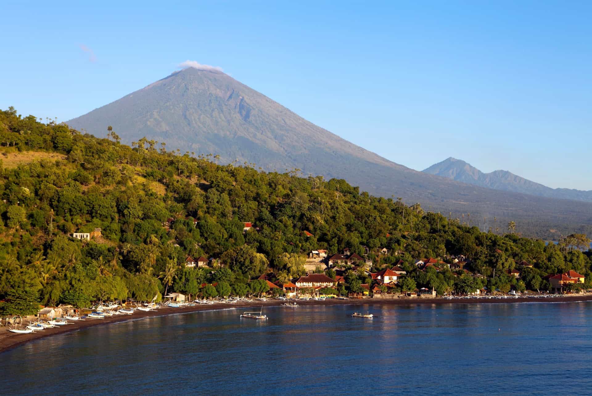 baie de jemeluk bali