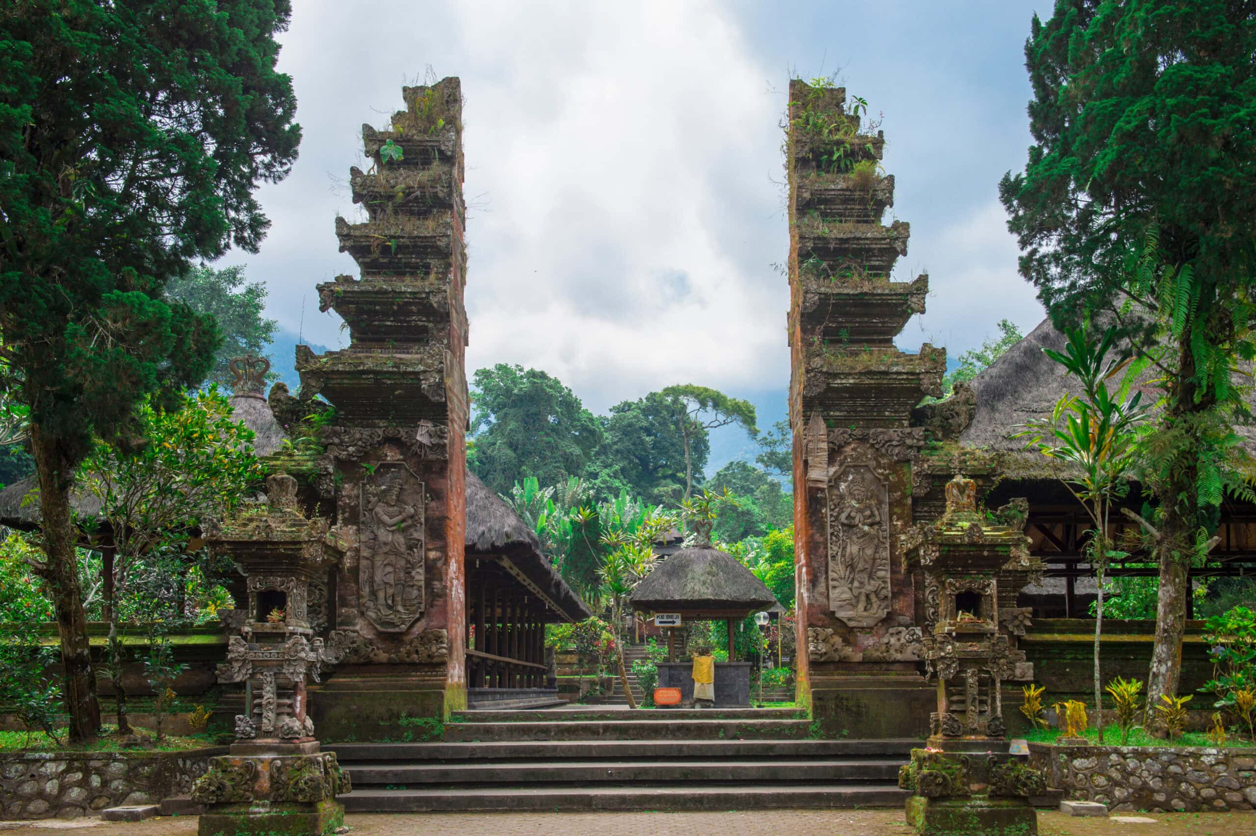 temple pura luhur batukaru bali