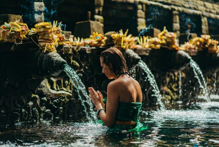 Visite du temple Tirta Empul avec purification spirituelle en option