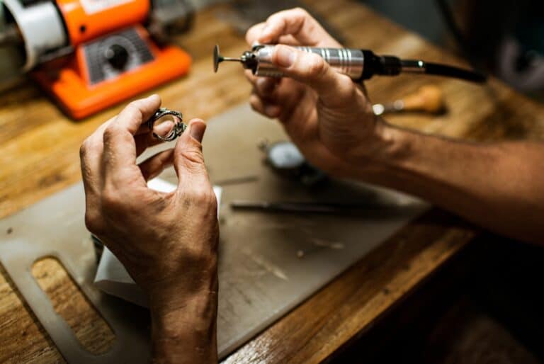 Cours de fabrication de bijoux en argent